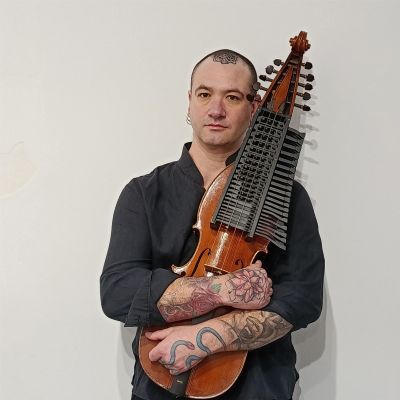 Juan Luis Orozco, nyckelharpa
